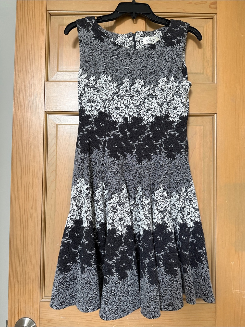 Eliza J Sleeveless Floral Jacquard  Dress in Black, Gray & White